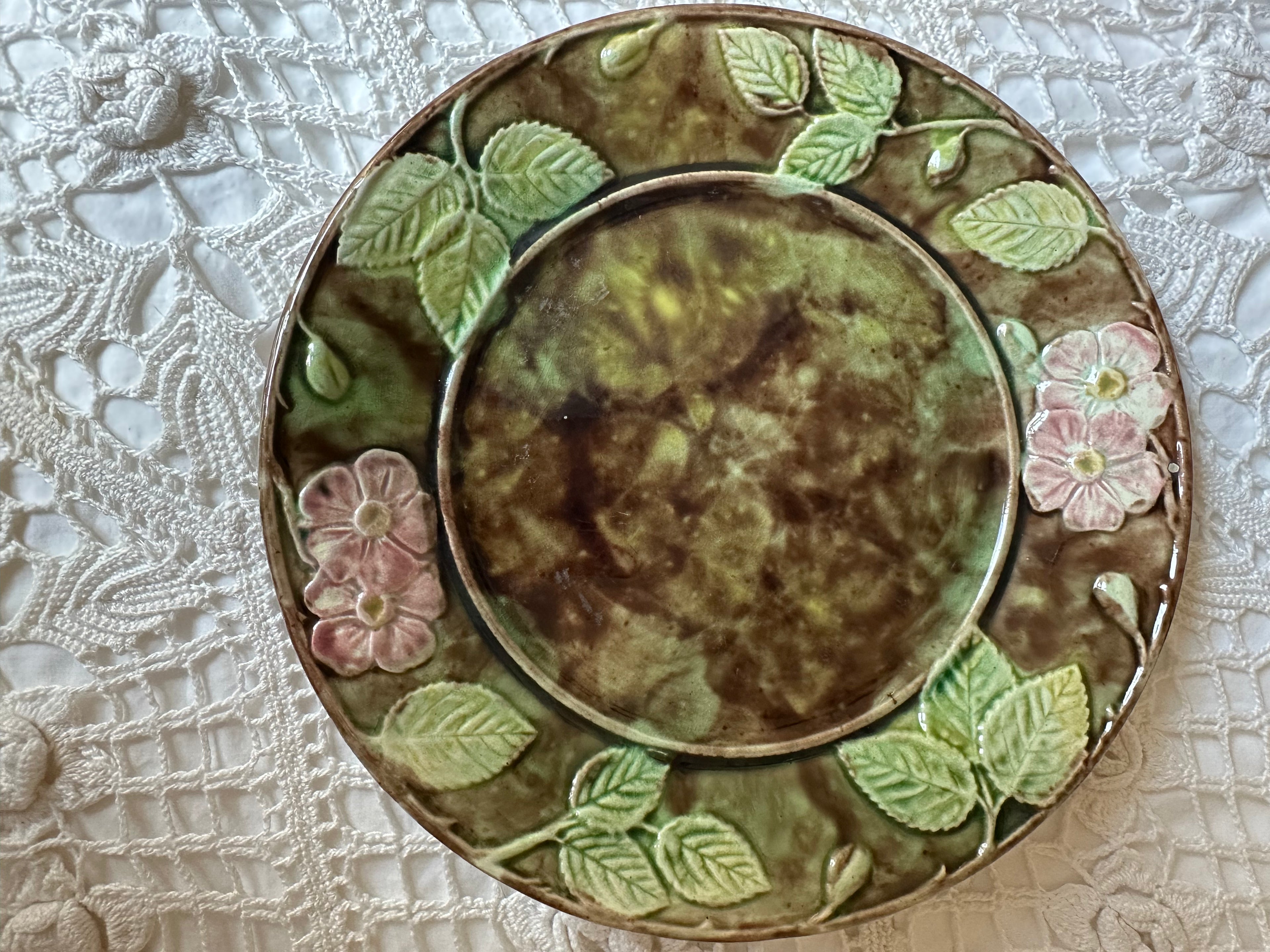 Vintage Majolica Floral Plate – 9 Inch
