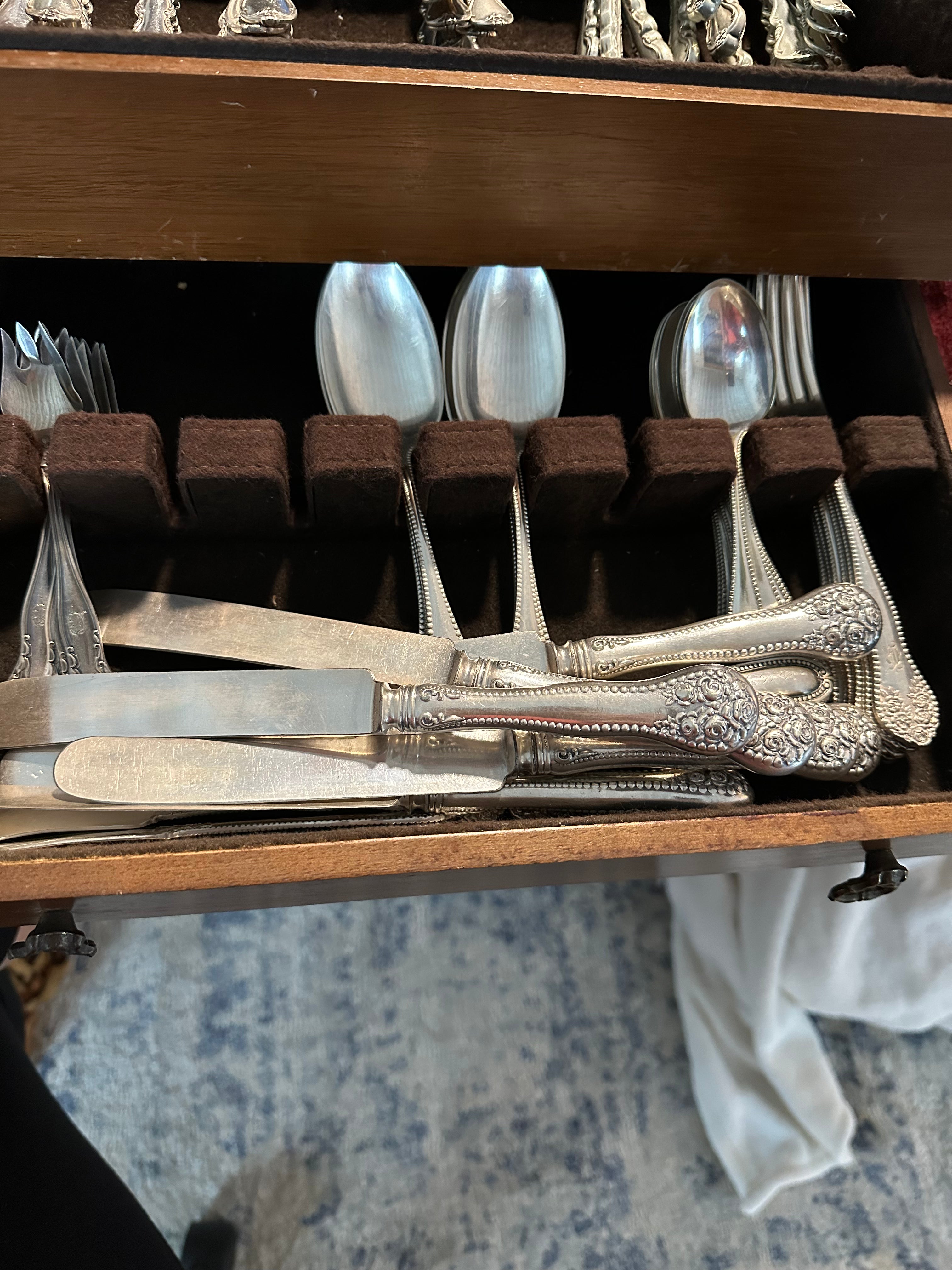 Vintage 1847 Rogers Bros. “Avon” Silverplate Flatware – 38-Piece Set