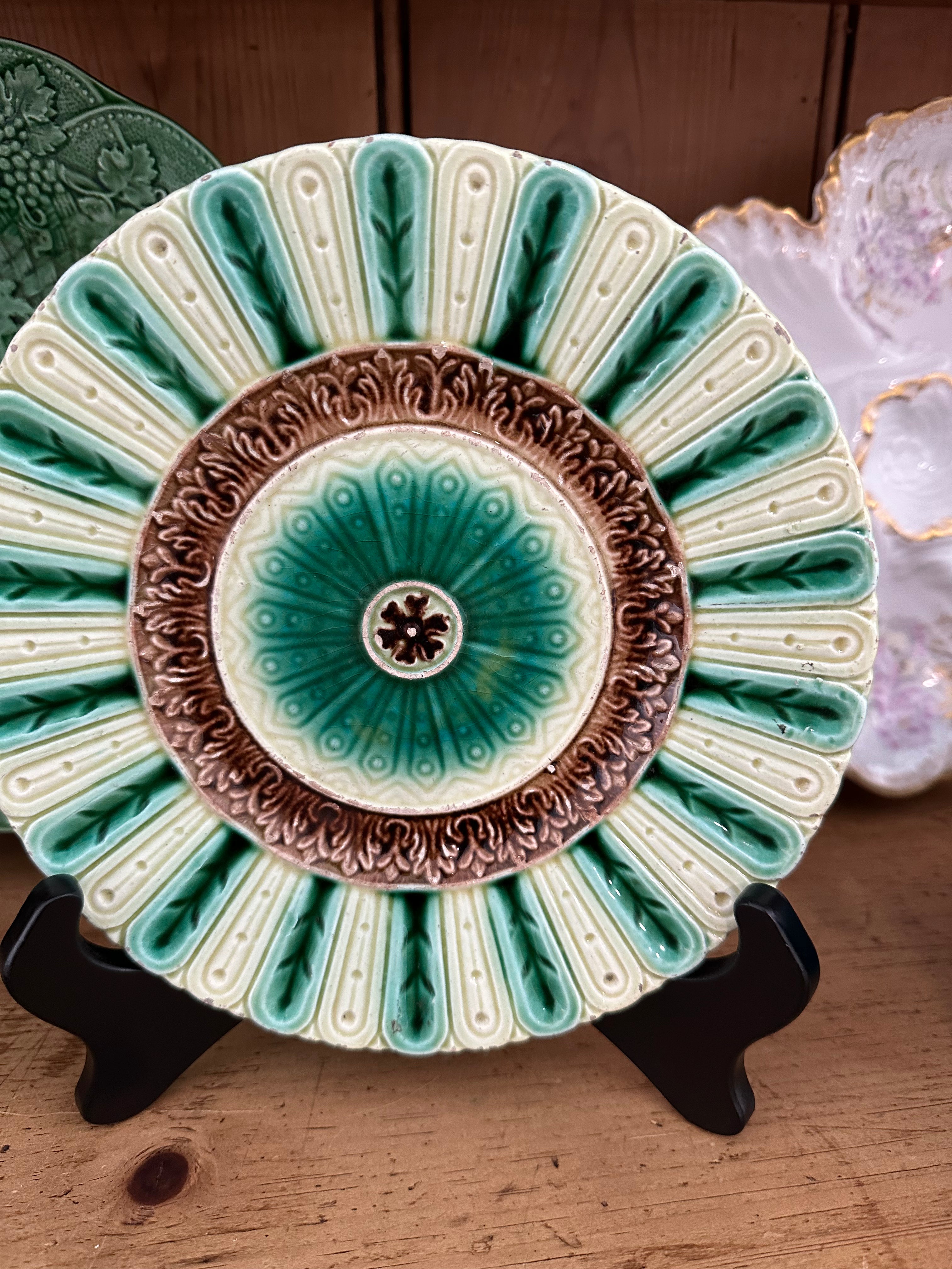 Antique Majolica Floral Plate – 7.5"