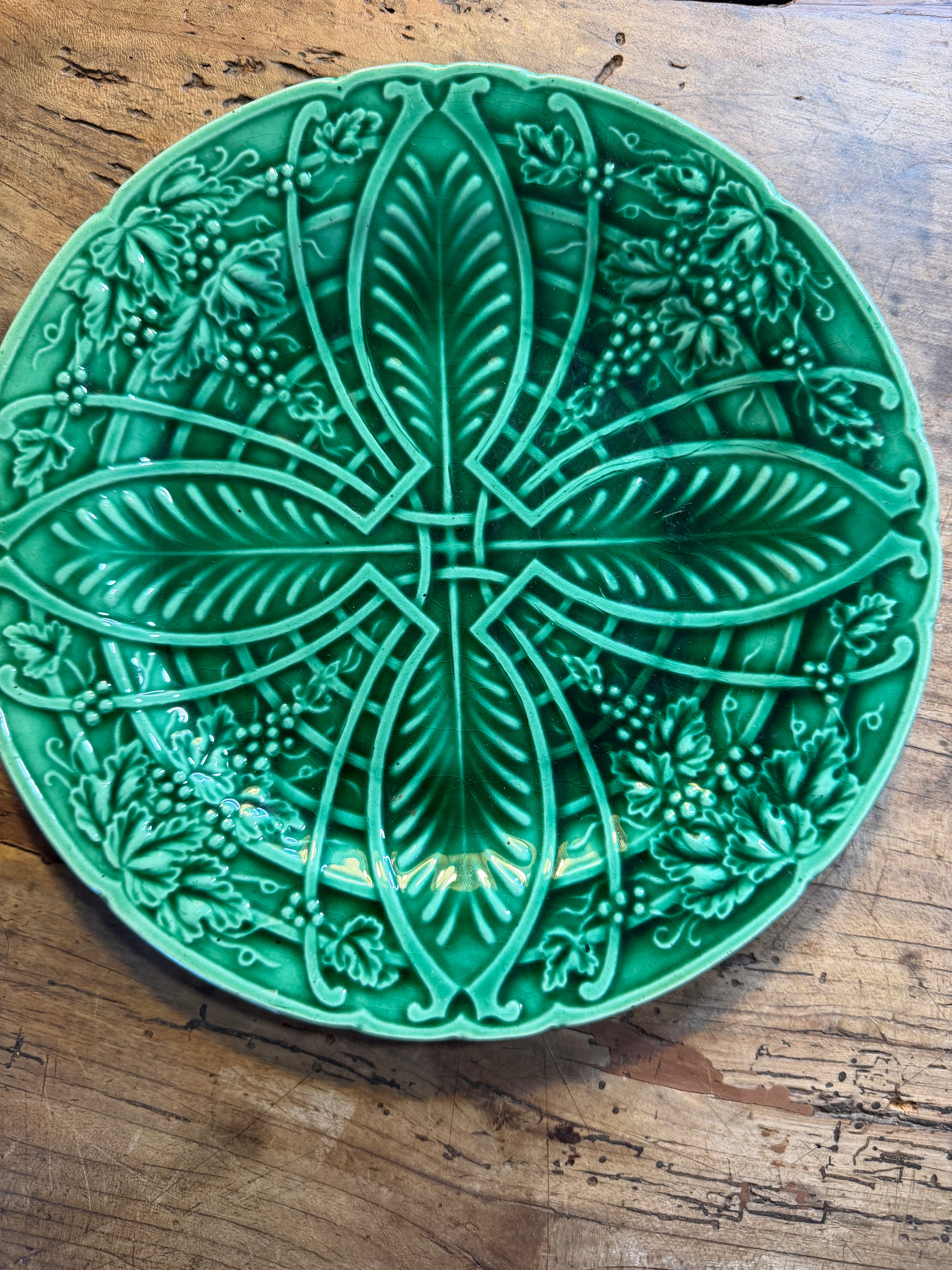 Antique Majolica Grape & Vine Plate with Scalloped Rim – 8 Inch