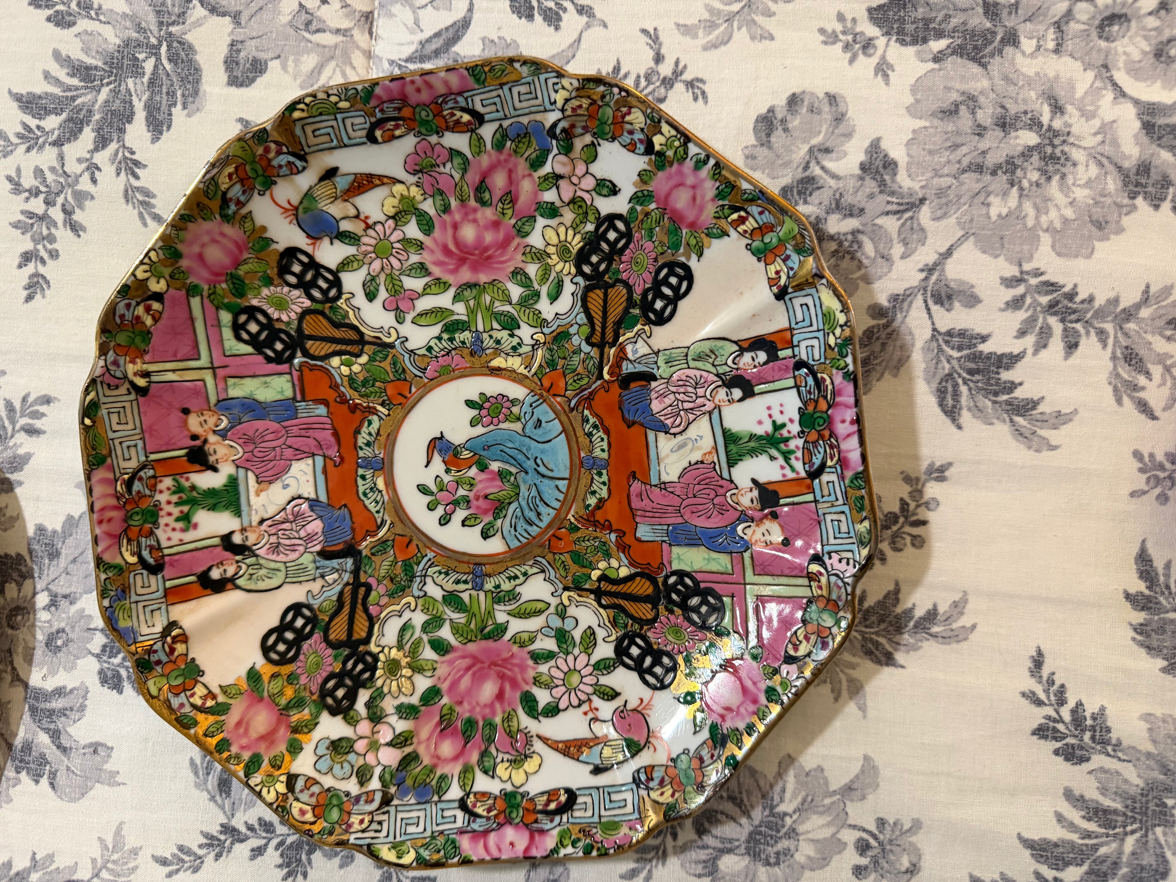 Vintage Rose Medallion Hexagonal Plate – 8.5 Inches