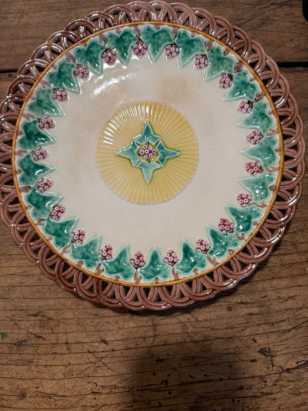 Antique Sarreguemines Majolica Ivy and Berry Plate – 7.5 Inches