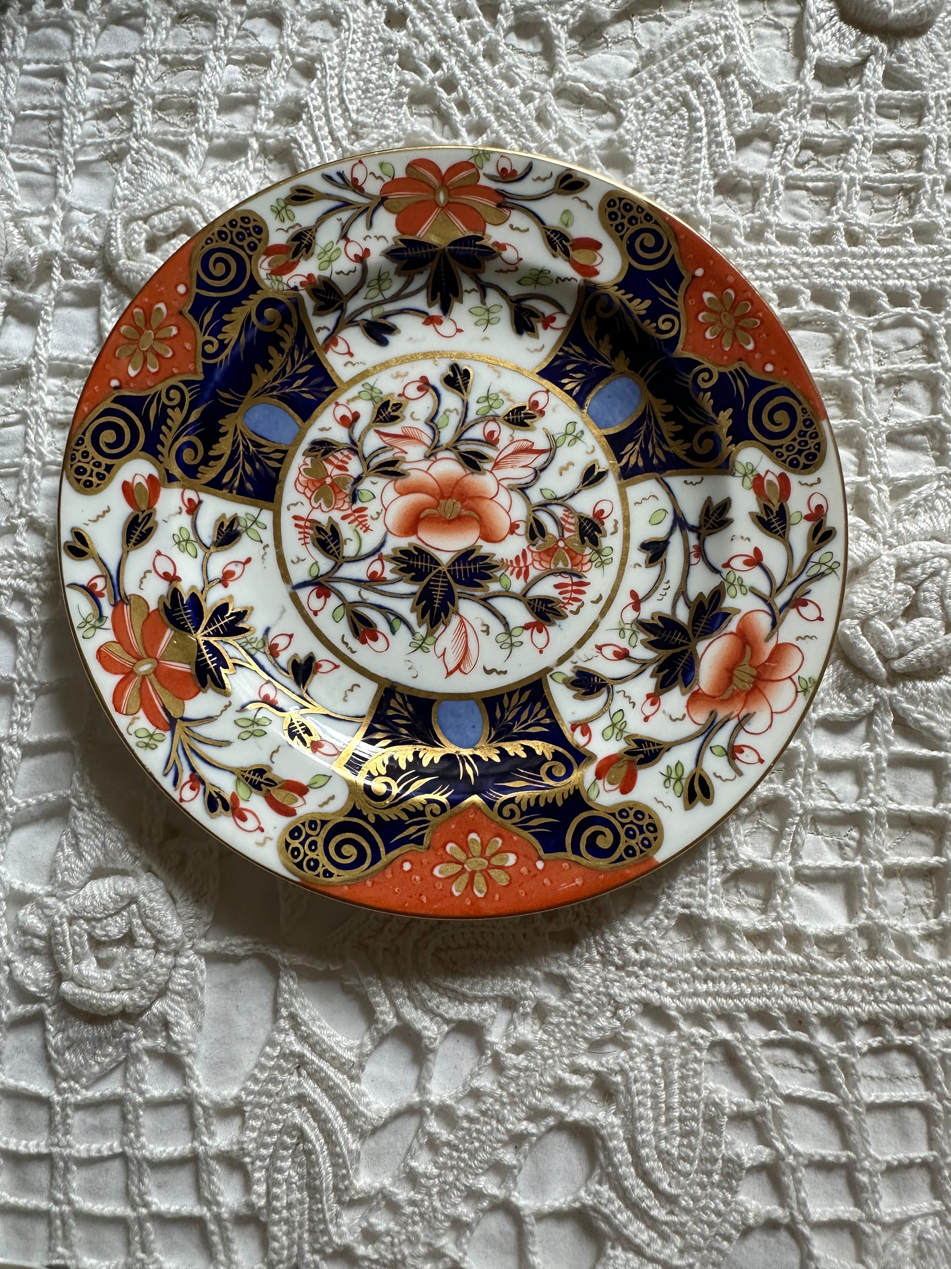 Royal Crown Derby Armorial Cabinet Plate – English Bone China
