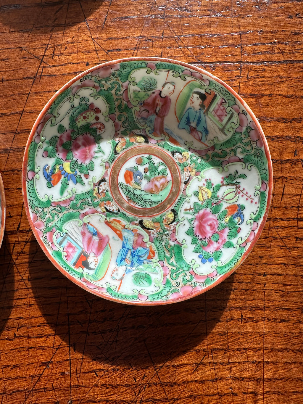 Pair of Antique Rose Medallion Plates – Hand-Painted Chinese Porcelain