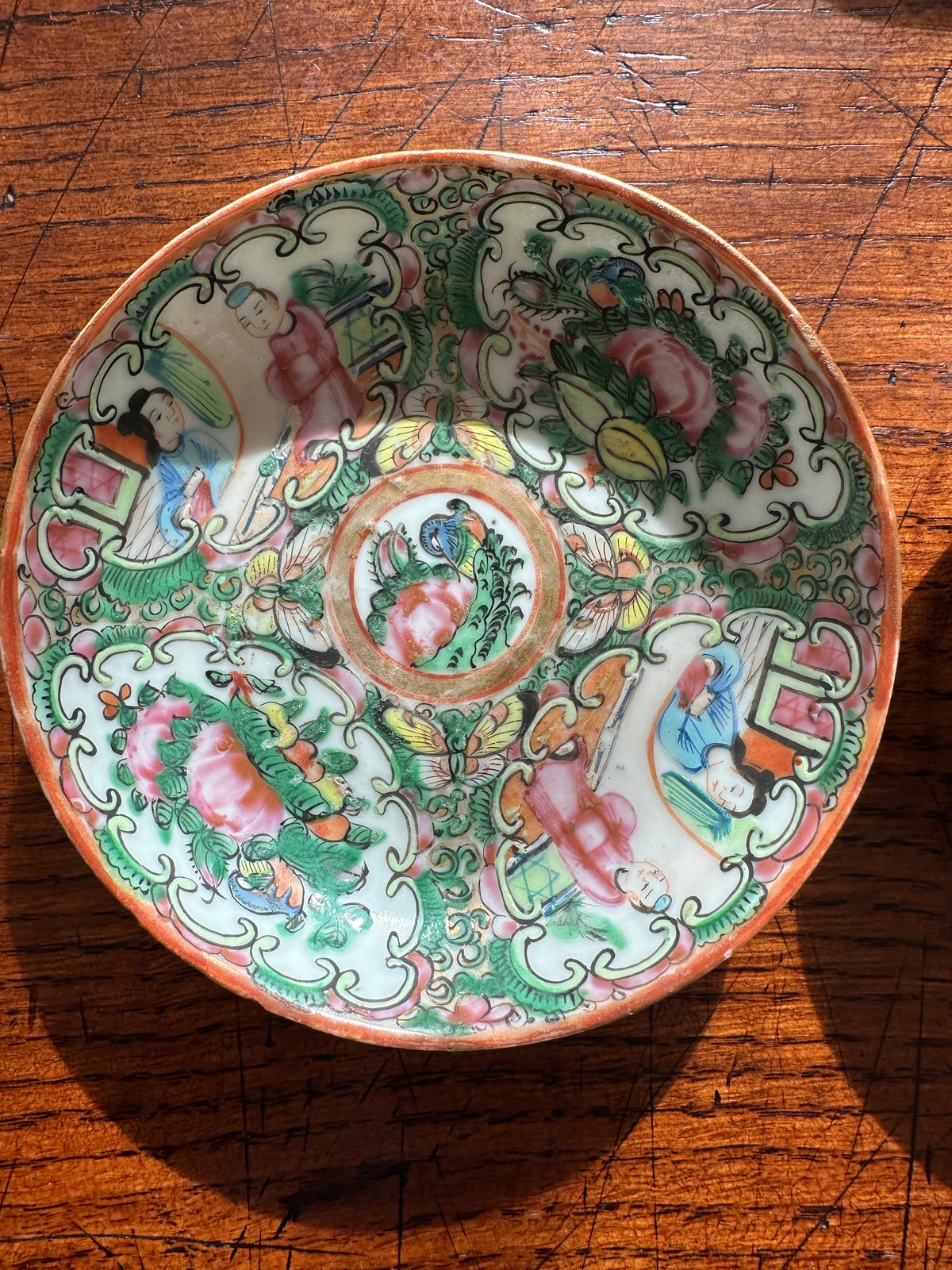 Pair of Antique Rose Medallion Plates – Hand-Painted Chinese Porcelain